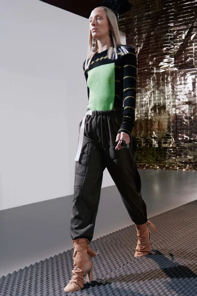 Look 15